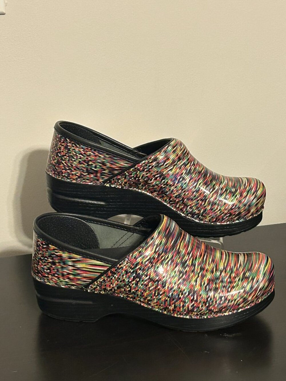 DANSKO Women's Professional Pixel Patent Clogs Sz 39 8.5/9 - Picture 2 of 9